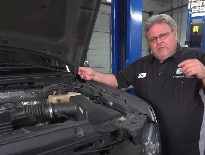 mechanic talks about fluids Stewarts Donnybrook Auto Tyler TX